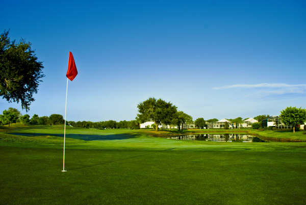 Rosedale Golf & Country Club green and water feature in Lakewood Ranch.