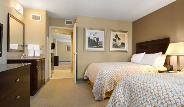 Embassy Suites Fort Myers-Estero 1